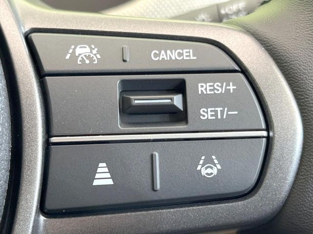 【アダプティブクルーズコントロール】高速道路での長距離走行が楽に!!自動で速度を保つクルーズコントロールが、衝突軽減システムと連携し、前方の車両を感知して車間を保つように速度調節してくれます!!