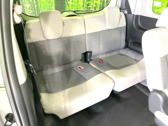 3列目シートはもちろん状態良好☆大人でもゆったりと座って頂けますので、大人数でのお出かけもラクラクです♪ご家族で、気の知れた仲間で、ドライブに行くのが楽しみですね♪
