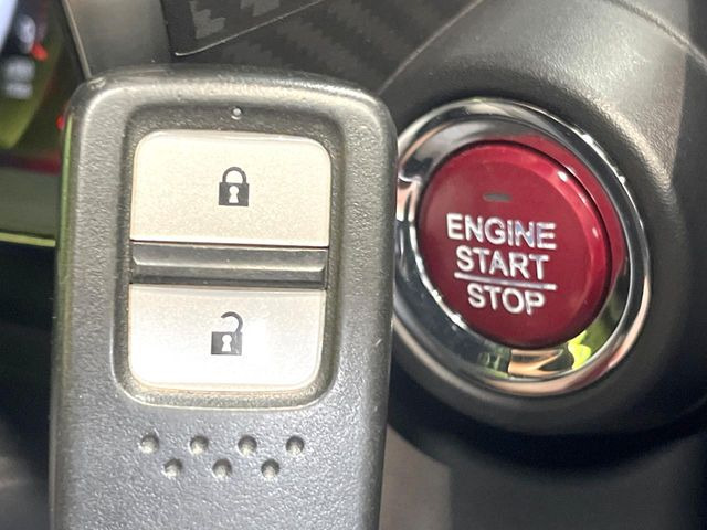 �yHonda�X�}�[�g�L�[�z�J�o����|�P�b�g�ɓ��ꂽ�܂܂ł��h�A�̎{���E�������\�ȃX�}�[�g�L�[�𑕔��B�G���W���̃I���E�I�t�����J�M�����o���K�v����������Ƃ��Ă��֗��ł���