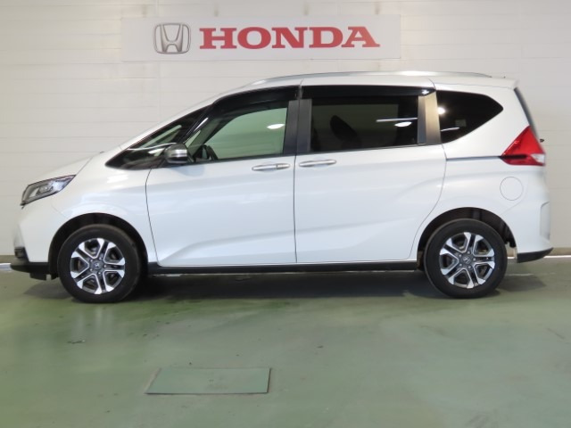 フリード1.5 ハイブリッド クロスター 4WD