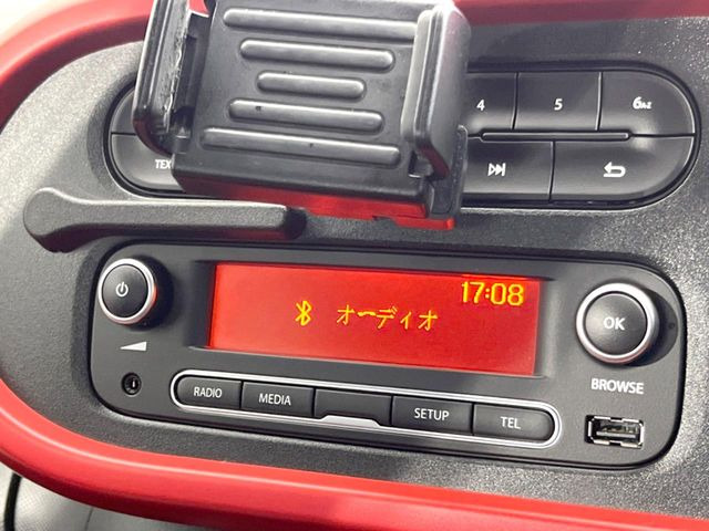 ��Bluetooth:���莝���̃X�}�[�g�t�H���ȂǂƐڑ����A�n���Y�t���[�ʘb��Տꊴ����~���[�W�b�N�Đ������y���݂��������܂��B�����ڑ��ł��̂Ŕς킵��������܂����