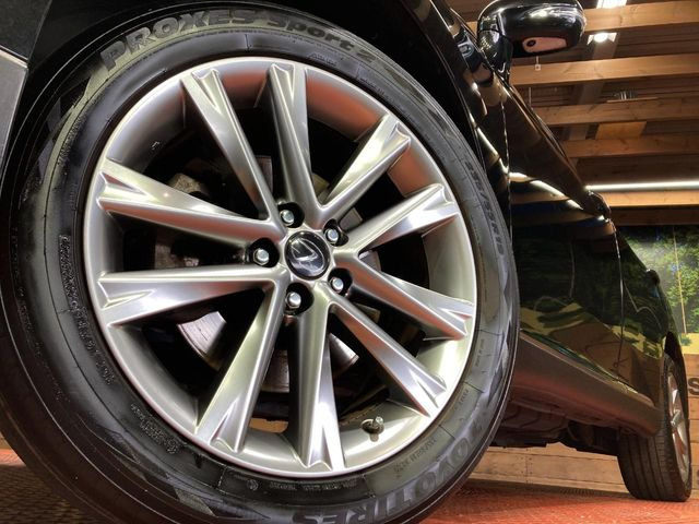 �y�����A���~�z�C�[���z�O�ςɃ}�b�`���������A���~�z�C�[���𑕒����Ă���܂��B�e��ЊO�A���~�z�C�[����A�X�^�b�h���X�^�C�����戵�����Ă���܂��B���񂲑��k����������