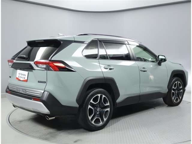 RAV42.0 アドベンチャー 4WD
