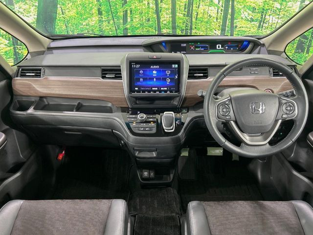 フリード1.5 ハイブリッド クロスター ブラックスタイル