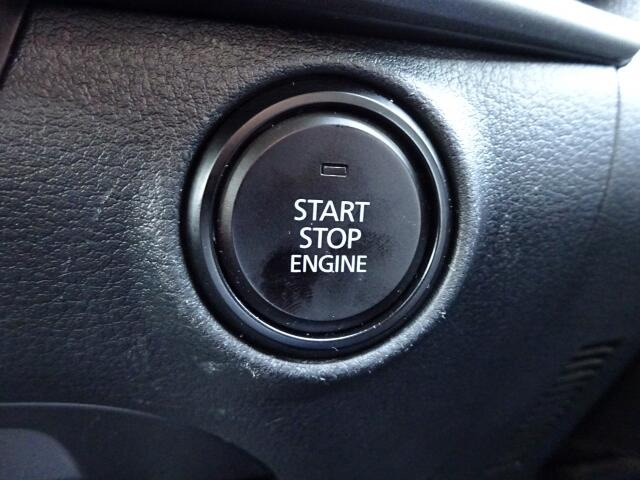 キーレスプッシュスタートシステムを採用しております!ボタン一つでエンジン始動が可能。