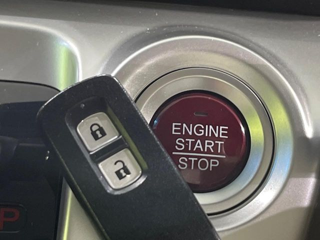 �yHonda�X�}�[�g�L�[�z�J�o����|�P�b�g�ɓ��ꂽ�܂܂ł��h�A�̎{���E�������\�ȃX�}�[�g�L�[�𑕔��B�G���W���̃I���E�I�t�����J�M�����o���K�v����������Ƃ��Ă��֗��ł���