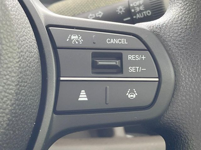 【アダプティブクルーズコントロール】高速道路での長距離走行が楽に!!自動で速度を保つクルーズコントロールが、衝突軽減システムと連携し、前方の車両を感知して車間を保つように速度調節してくれます!!