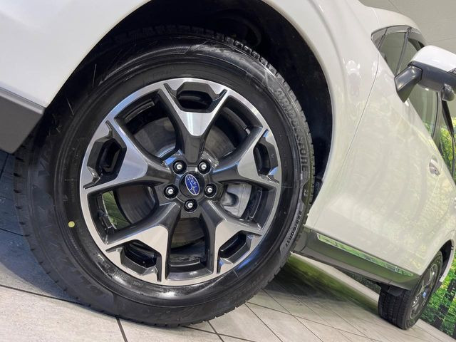 �y����17�C���`�A���~�z�C�[���z�O�ςɃ}�b�`���������A���~�z�C�[���𑕒����Ă���܂��B�e��ЊO�A���~�z�C�[����A�X�^�b�h���X�^�C�����戵�����Ă���܂��B���񂲑��k����������