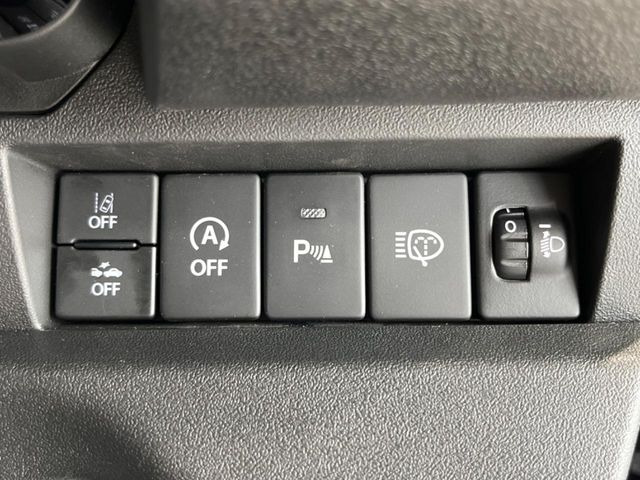 【車線逸脱抑制機能】高速道路走行時、車線からはみ出しそうな時にステアリングを制御し車線内を走行する様にアシスト。より安全な運転をサポートしてくれます!