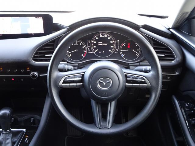 メーターパネルも知りたい情報が一目瞭然ですね。