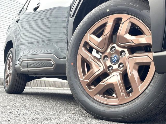 �y�����A���~�z�C�[���z�O�ςɃ}�b�`���������A���~�z�C�[���𑕒����Ă���܂��B�e��ЊO�A���~�z�C�[����A�X�^�b�h���X�^�C�����戵�����Ă���܂��B���񂲑��k����������