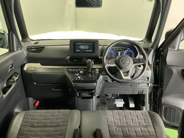 デリカミニT プレミアム 4WD