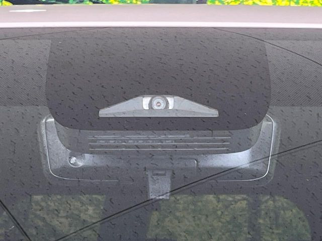 【トヨタセーフティセンス】走行中に前方の車両等を認識し、衝突しそうな時は警報とブレーキで衝突回避と被害軽減をアシスト。より安全にドライブをお楽しみいただけます。