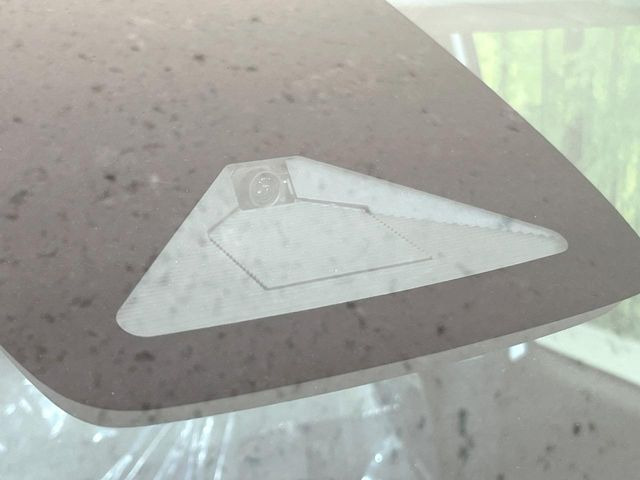 【ホンダセンシング】走行中に前方の車両等を認識し、衝突しそうな時は警報とブレーキで衝突回避と被害軽減をアシスト。より安全にドライブをお楽しみいただけます。