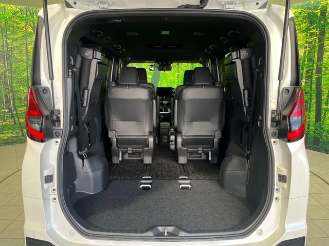 普段のお買い物や通勤、送迎等に十分な荷室スペースを確保しております。セカンドシートを倒すと、大きな荷物の積載も可能です♪