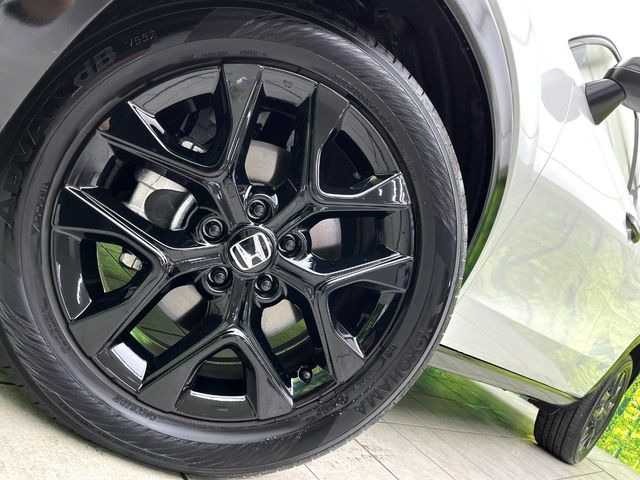 �y����18�C���`�A���~�z�C�[���z�O�ςɃ}�b�`���������A���~�z�C�[���𑕒����Ă���܂��B�e��ЊO�A���~�z�C�[����A�X�^�b�h���X�^�C�����戵�����Ă���܂��B���񂲑��k����������