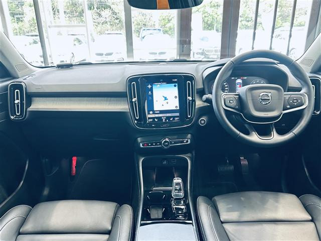 XC40B4 AWD インスクリプション 4WD