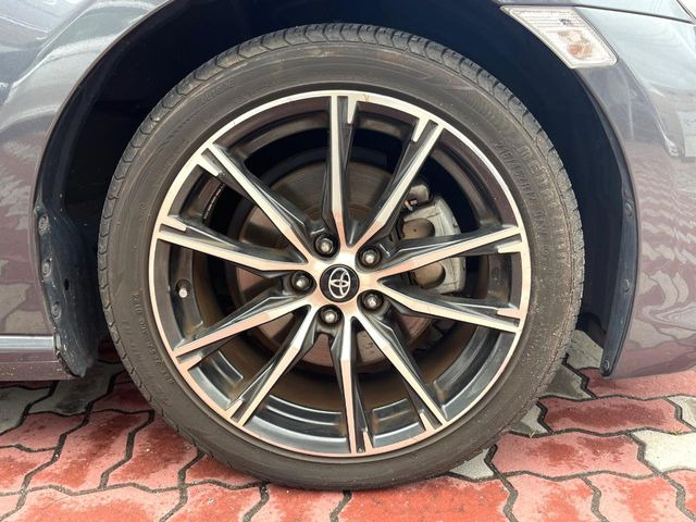 �y����17�C���`�A���~�z�C�[���z�O�ςɃ}�b�`���������A���~�z�C�[���𑕒����Ă���܂��B�e��ЊO�A���~�z�C�[����A�X�^�b�h���X�^�C�����戵�����Ă���܂��B���񂲑��k����������