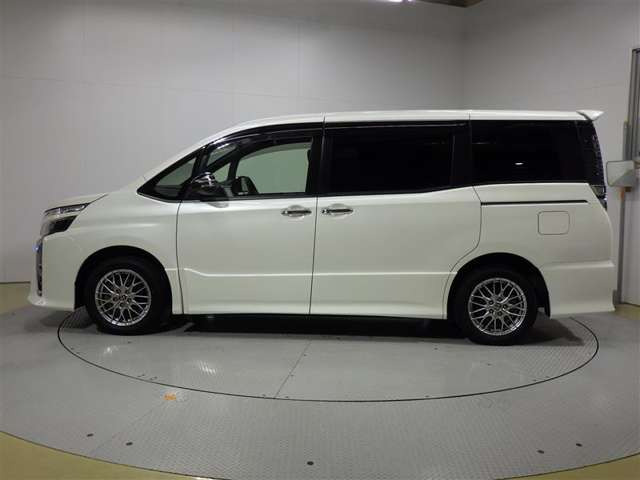 ヴォクシー1.8 ハイブリッド ZS 煌III