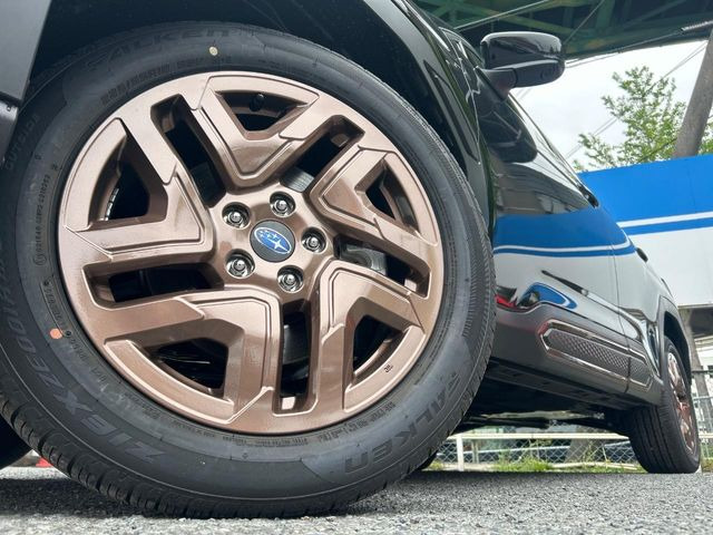 �y����18�C���`�A���~�z�C�[���z�O�ςɃ}�b�`���������A���~�z�C�[���𑕒����Ă���܂��B�e��ЊO�A���~�z�C�[����A�X�^�b�h���X�^�C�����戵�����Ă���܂��B���񂲑��k����������