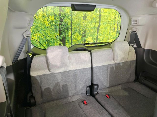 3列目シートはもちろん状態良好☆大人でもゆったりと座って頂けますので、大人数でのお出かけもラクラクです♪ご家族で、気の知れた仲間で、ドライブに行くのが楽しみですね♪