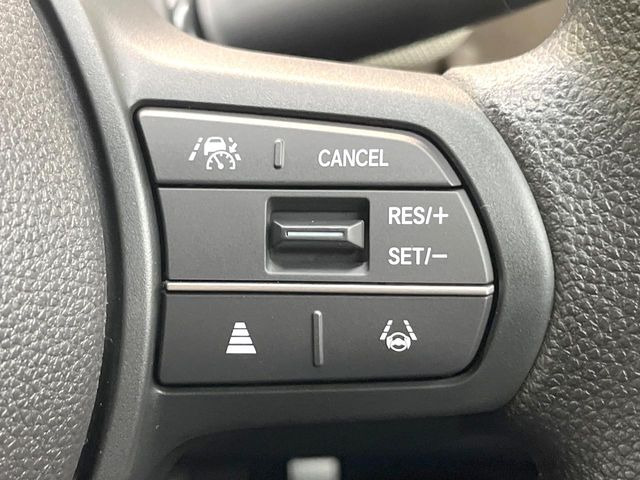 【アダプティブクルーズコントロール】高速道路での長距離走行が楽に!!自動で速度を保つクルーズコントロールが、衝突軽減システムと連携し、前方の車両を感知して車間を保つように速度調節してくれます!!