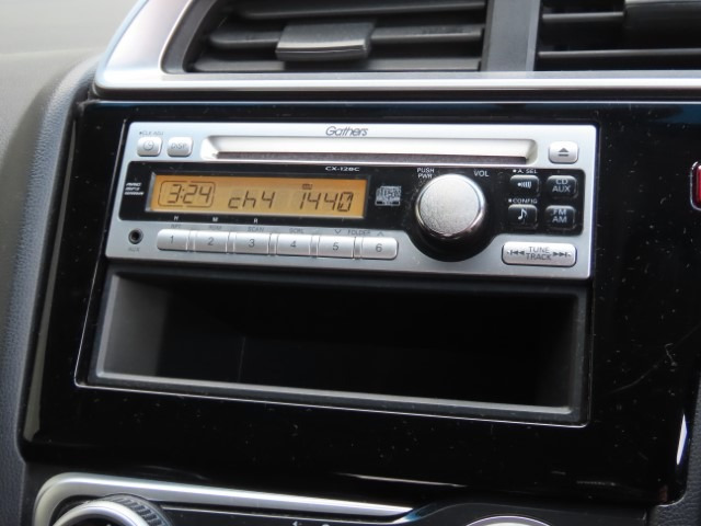 フィット1.3 13G Fパッケージ 4WD