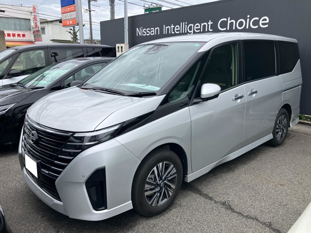 セレナ1.4 e-POWER ハイウェイスターV
