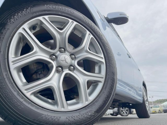 �y�����A���~�z�C�[���z�O�ςɃ}�b�`���������A���~�z�C�[���𑕒����Ă���܂��B�e��ЊO�A���~�z�C�[����A�X�^�b�h���X�^�C�����戵�����Ă���܂��B���񂲑��k����������