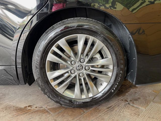 �y����18�C���`�A���~�z�C�[���z�O�ςɃ}�b�`���������A���~�z�C�[���𑕒����Ă���܂��B�e��ЊO�A���~�z�C�[����A�X�^�b�h���X�^�C�����戵�����Ă���܂��B���񂲑��k����������