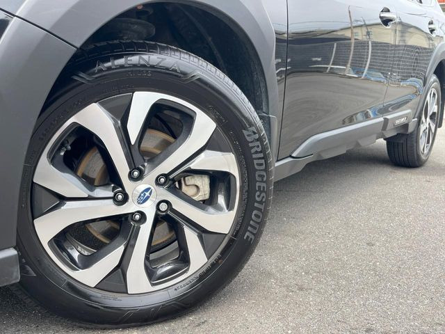 �y����18�C���`�A���~�z�C�[���z�O�ςɃ}�b�`���������A���~�z�C�[���𑕒����Ă���܂��B�e��ЊO�A���~�z�C�[����A�X�^�b�h���X�^�C�����戵�����Ă���܂��B���񂲑��k����������