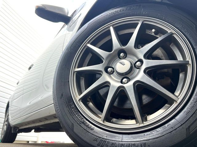 �y15�C���`�A���~�z�C�[���z�O�ςɃ}�b�`�����A���~�z�C�[���𑕒����Ă���܂��B�e��A���~�z�C�[����A�X�^�b�h���X�^�C�����戵�����Ă���܂��B���񂲑��k����������