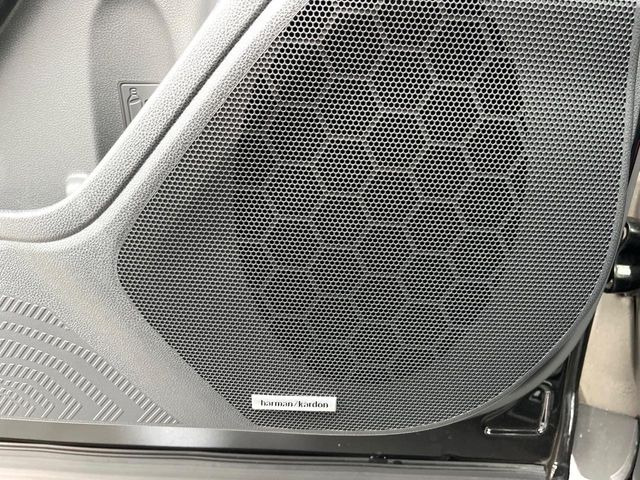 ��harman/kardon�T�E���h�V�X�e��:�I�[�f�B�I��僁�[�J�[����|����v���~�A���X�s�[�J�[�𑕔��B�����̃X�s�[�J�[����A���̗������܂ŕ����鍂�i���ȉ��y�����y���݂��������܂��B