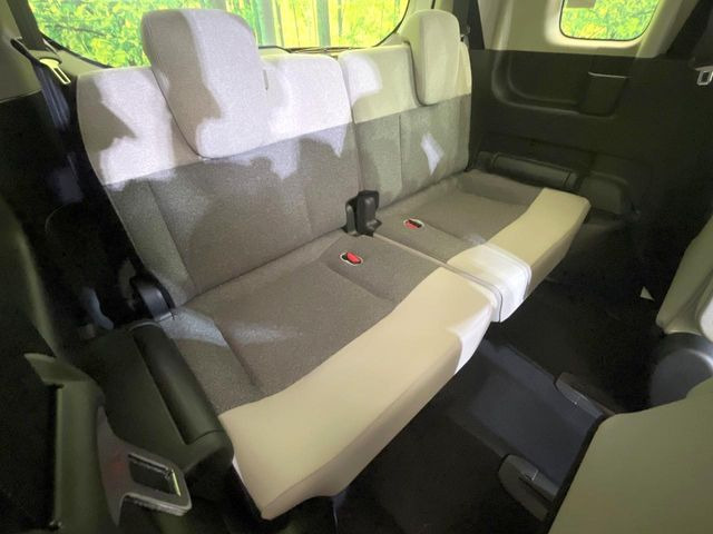 3列目シートはもちろん状態良好☆大人でもゆったりと座って頂けますので、大人数でのお出かけもラクラクです♪ご家族で、気の知れた仲間で、ドライブに行くのが楽しみですね♪