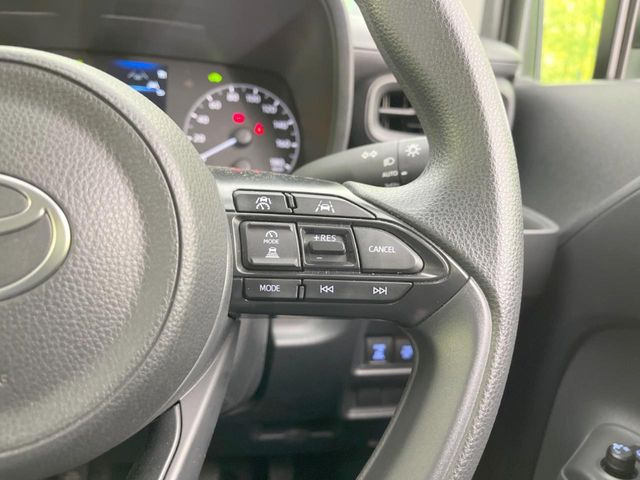 【レーダークルーズコントロール】高速道路での長距離走行が楽に!!自動で速度を保つクルーズコントロールが、衝突軽減システムと連携し、前方の車両を感知して車間を保つように速度調節してくれます!!