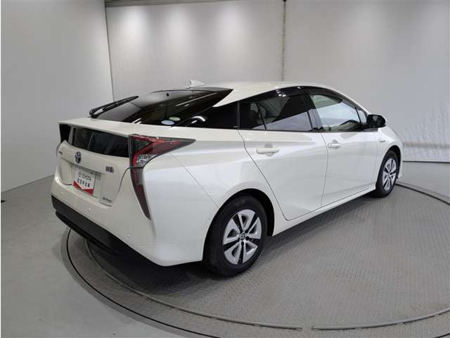 プリウス1.8 A E-Four 4WD