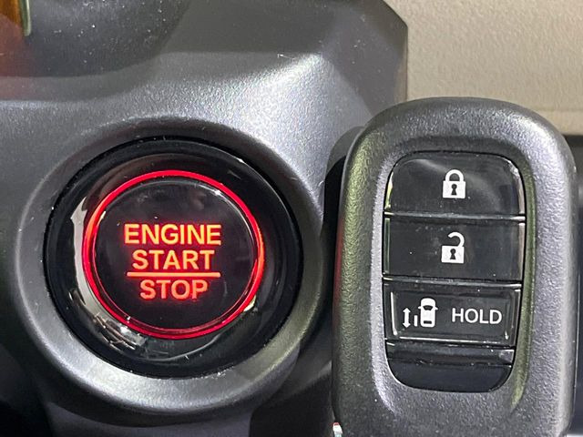 �yHonda�X�}�[�g�L�[�z�J�o����|�P�b�g�ɓ��ꂽ�܂܂ł��h�A�̎{���E�������\�ȃX�}�[�g�L�[�𑕔��B�G���W���̃I���E�I�t�����J�M�����o���K�v����������Ƃ��Ă��֗��ł���