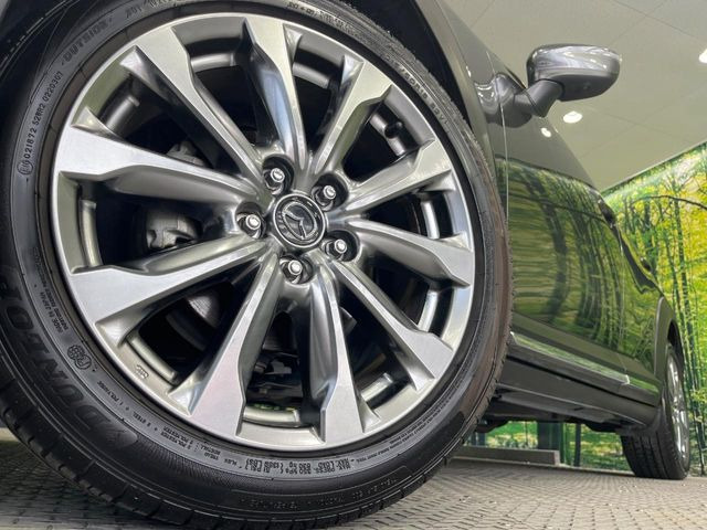 �y����18�C���`�A���~�z�C�[���z�O�ςɃ}�b�`���������A���~�z�C�[���𑕒����Ă���܂��B�e��ЊO�A���~�z�C�[����A�X�^�b�h���X�^�C�����戵�����Ă���܂��B���񂲑��k����������