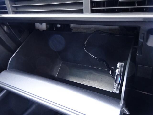 ちょっとした小物入れに便利ですね。