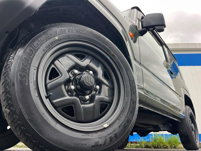 �y����16�C���`�A���~�z�C�[���z�O�ςɃ}�b�`���������A���~�z�C�[���𑕒����Ă���܂��B�e��ЊO�A���~�z�C�[����A�X�^�b�h���X�^�C�����戵�����Ă���܂��B���񂲑��k����������