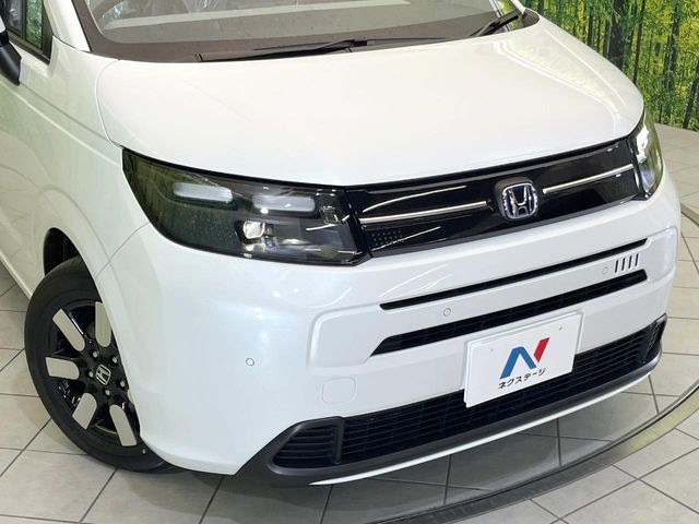 【ダブルファンクションターンランプ付きLEDヘッドライト】人気上昇中のダブルファンクションターンランプを装備!ウィンカーとデイライト&車幅灯を兼用し、特別感のあるエクステリアを演出します。