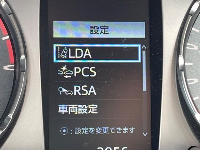 【プリクラッシュセーフティ】前方の車両等を検知し、衝突しそうな時は警報で注意を促し、ブレーキを踏む力をサポート。ブレーキを踏めなかった場合は衝突被害軽減ブレーキが作動、衝突回避をサポートします。