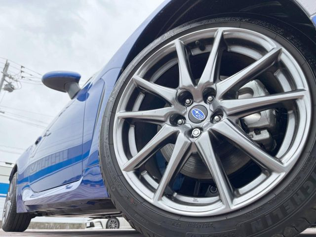 �y����17�C���`�A���~�z�C�[���z�O�ςɃ}�b�`���������A���~�z�C�[���𑕒����Ă���܂��B�e��ЊO�A���~�z�C�[����A�X�^�b�h���X�^�C�����戵�����Ă���܂��B���񂲑��k����������