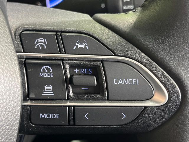 【レーダークルーズコントロール】高速道路での長距離走行が楽に!!自動で速度を保つクルーズコントロールが、衝突軽減システムと連携し、前方の車両を感知して車間を保つように速度調節してくれます!!