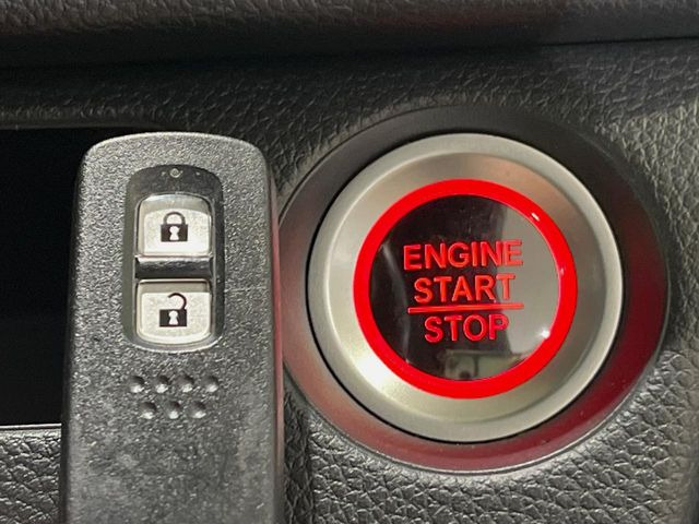 �yHonda�X�}�[�g�L�[�z�J�o����|�P�b�g�ɓ��ꂽ�܂܂ł��h�A�̎{���E�������\�ȃX�}�[�g�L�[�𑕔��B�G���W���̃I���E�I�t�����J�M�����o���K�v����������Ƃ��Ă��֗��ł���