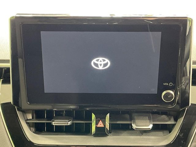 �y8�C���` �f�B�X�v���C�I�[�f�B�I�z���ʂ̃f�B�X�v���C��AppleCarPlay��AndroidAuto�����p�\�B�傫�ȉ�ʂŃX�}�z�i�r�A�v���������p���������܂���
