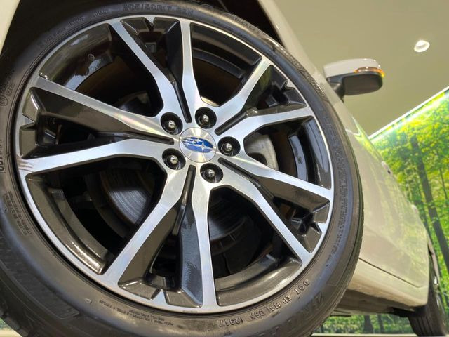 �y����17�C���`�A���~�z�C�[���z�O�ςɃ}�b�`���������A���~�z�C�[���𑕒����Ă���܂��B�e��ЊO�A���~�z�C�[����A�X�^�b�h���X�^�C�����戵�����Ă���܂��B���񂲑��k����������