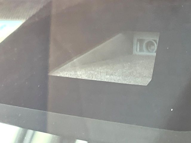 【トヨタセーフティセンス】走行中に前方の車両等を認識し、衝突しそうな時は警報とブレーキで衝突回避と被害軽減をアシスト。より安全にドライブをお楽しみいただけます。
