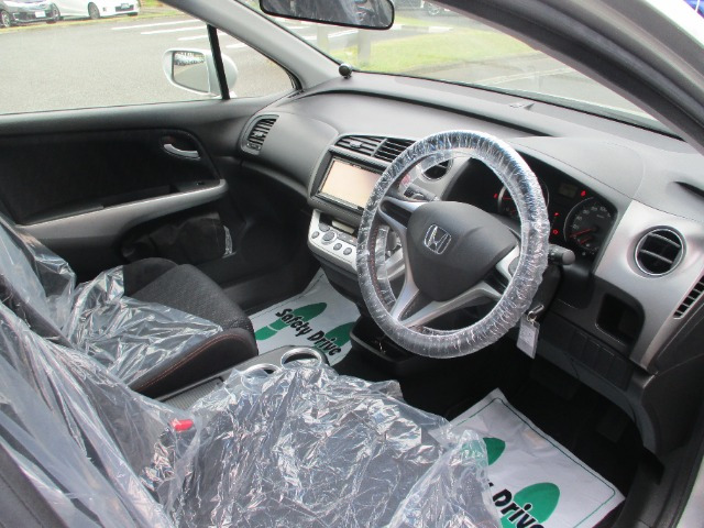 ストリーム1.8 RSZ
