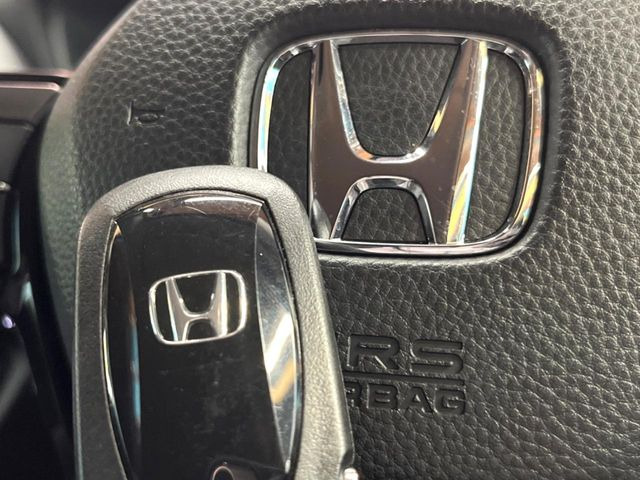 �yHonda�X�}�[�g�L�[�z�J�o����|�P�b�g�ɓ��ꂽ�܂܂ł��h�A�̎{���E�������\�ȃX�}�[�g�L�[�𑕔��B�G���W���̃I���E�I�t�����J�M�����o���K�v����������Ƃ��Ă��֗��ł���